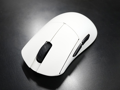 かぶせ持ち/つかみ持ち向け軽量ゲーミングマウス「LAMZU PARO AURORA