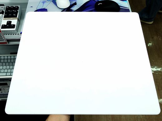 幻想的なイラストが特徴のUncle Panda製ガラスマウスパッド「P-LUCK