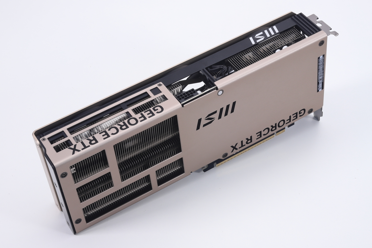 LEDイルミネーションなどの装飾を省略し、実用性を追求した機能美がINSPIREシリーズの特徴