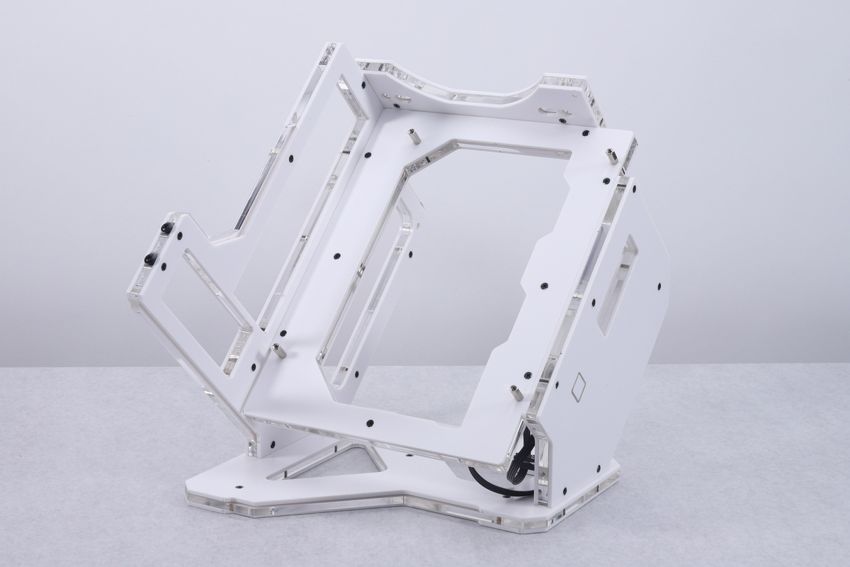 GEEEKブランドのオープンフレームケース「Rhino S Mini ITX Open Air Frame Case White」