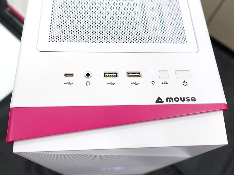 フルタワーケースのフロントI/Oと背面