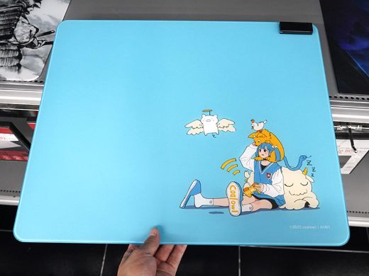 AIM1のガラスマウスパッド「叢雲」にイラストレーターコラボ