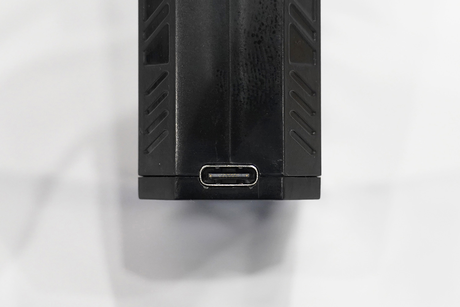 充電コネクタはUSB Type-C。