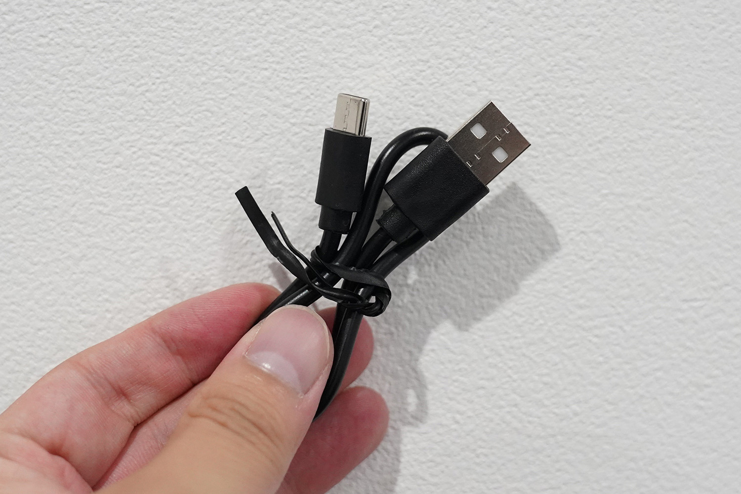 USB Type-A - Type-Cのケーブルが付属する。