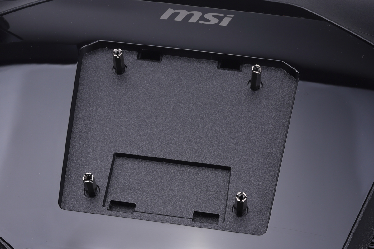 専用のスペーサーを取り付けることでVESA100に対応可能