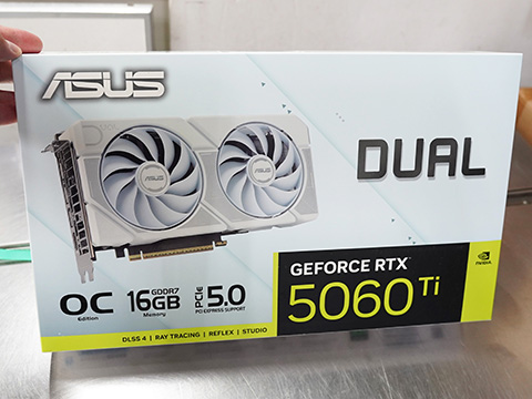 ASUSの白いデュアルファンクーラーを搭載したGeForce RTX 5060 Ti 16GB