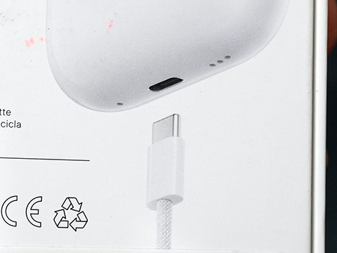 未使用に近い　2025年5月購入　AirPods Pro 第2世代 USB-C 未使用に近い 2025年5月購入 AirPods Pro 第2世代 USB-C