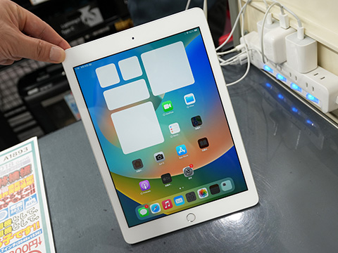 タブレット iPad - iPad 2018 Amazon.com : Apple 2018 iPad (9.7-inch, Wi-Fi, 128GB