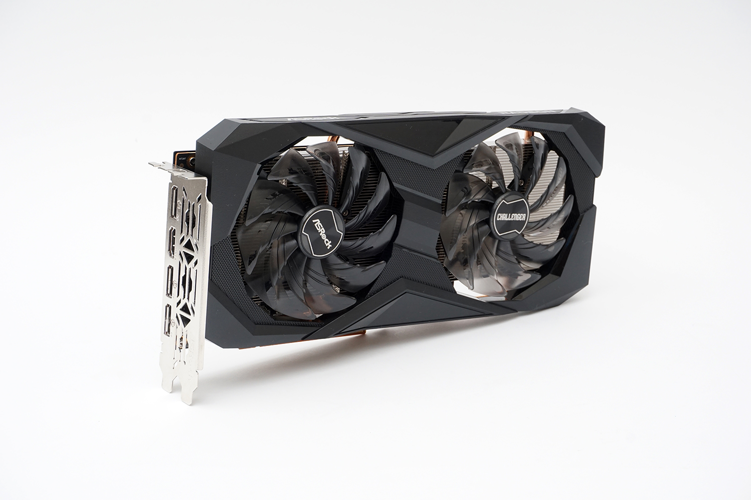Radeon RX 7600を搭載するASRockの「Radeon RX 7600 Challenger 8GB OC」。実売価格は3万6,000円前後