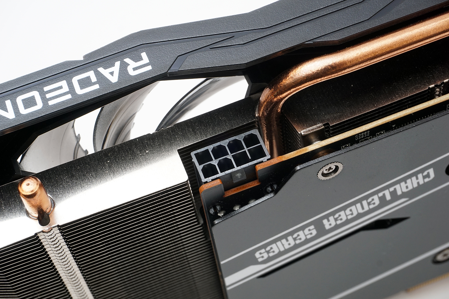 補助電源は8ピン×1だ