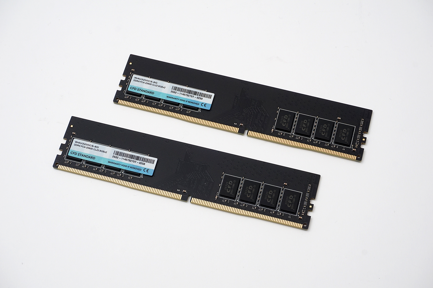 メモリはDDR4-3200で8GB×2枚セットのCFD販売「W4U3200CS-8G」。実売価格は5,500円前後