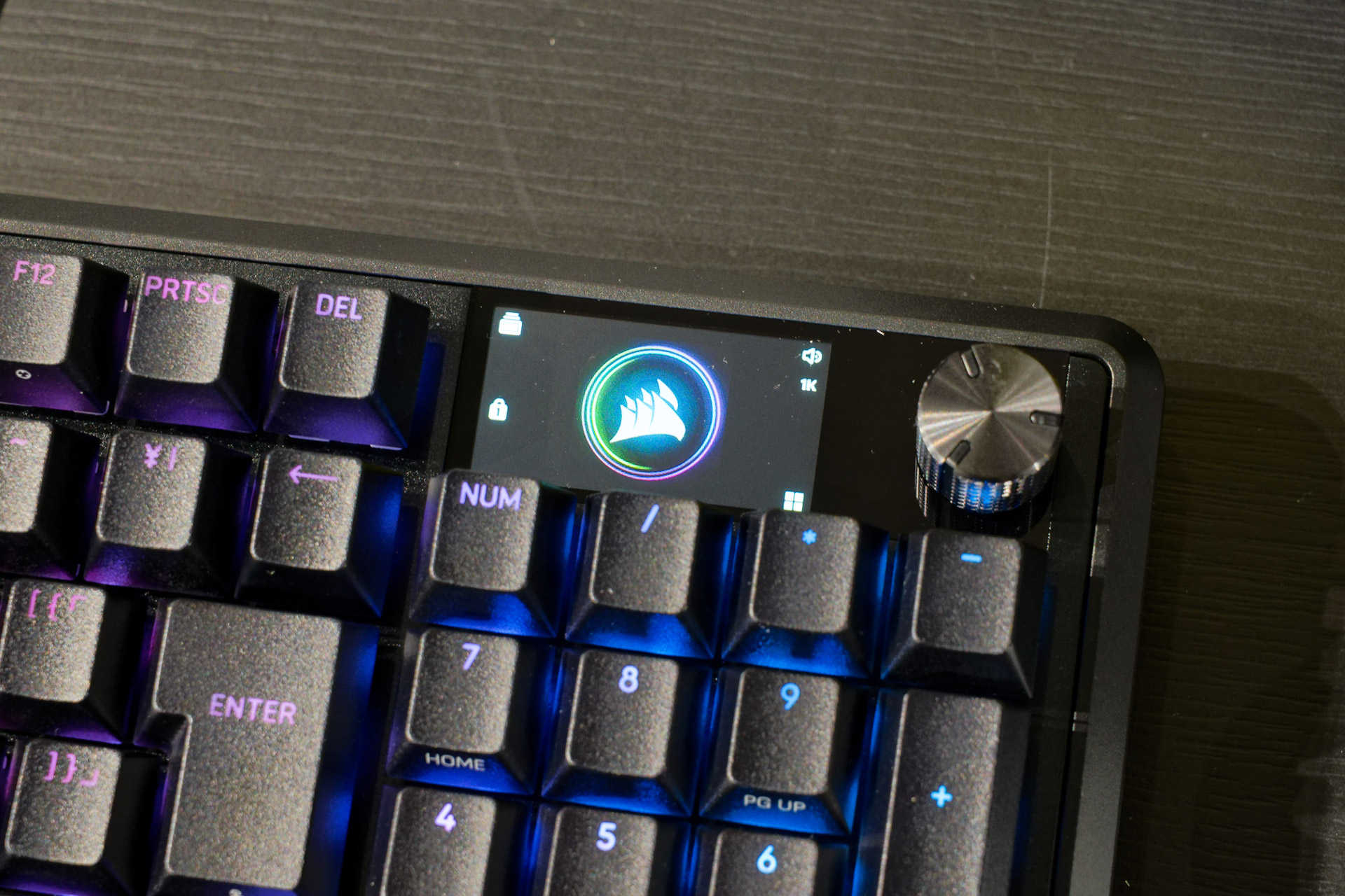 1.9型液晶ディスプレイとロータリーダイヤル