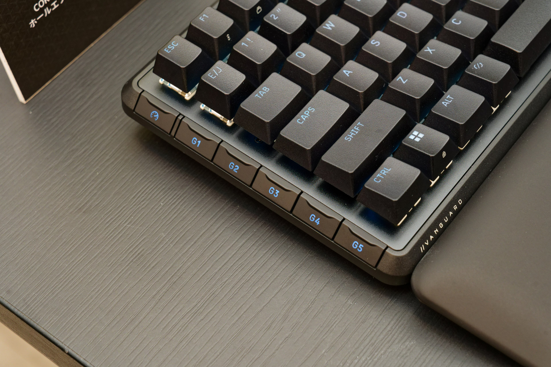 左側面にGキーを5つ備える