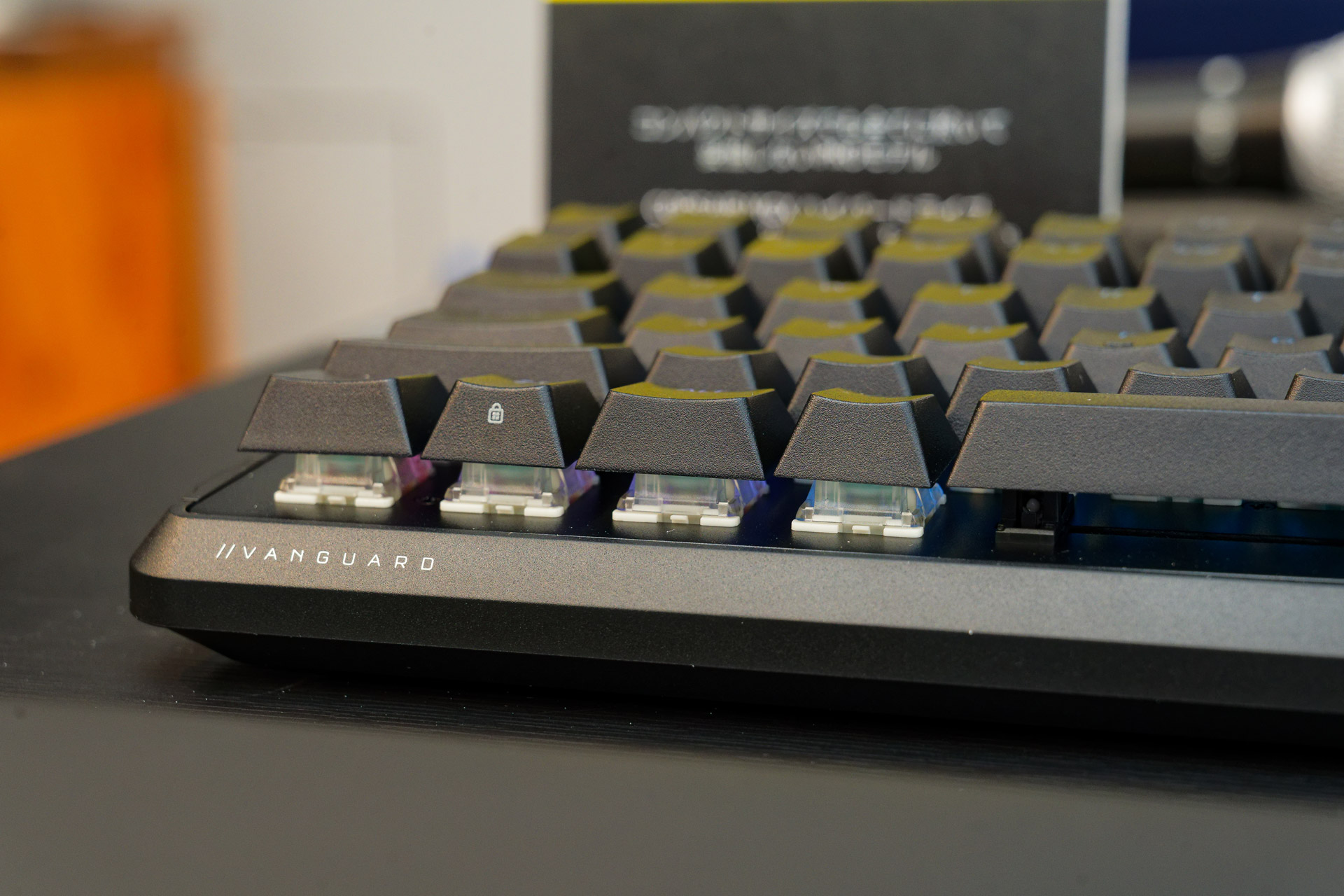 VANGUARD PRO 96は「CORSAIR MGX ハイパードライブ ホールエフェクト磁気式スイッチ」を採用