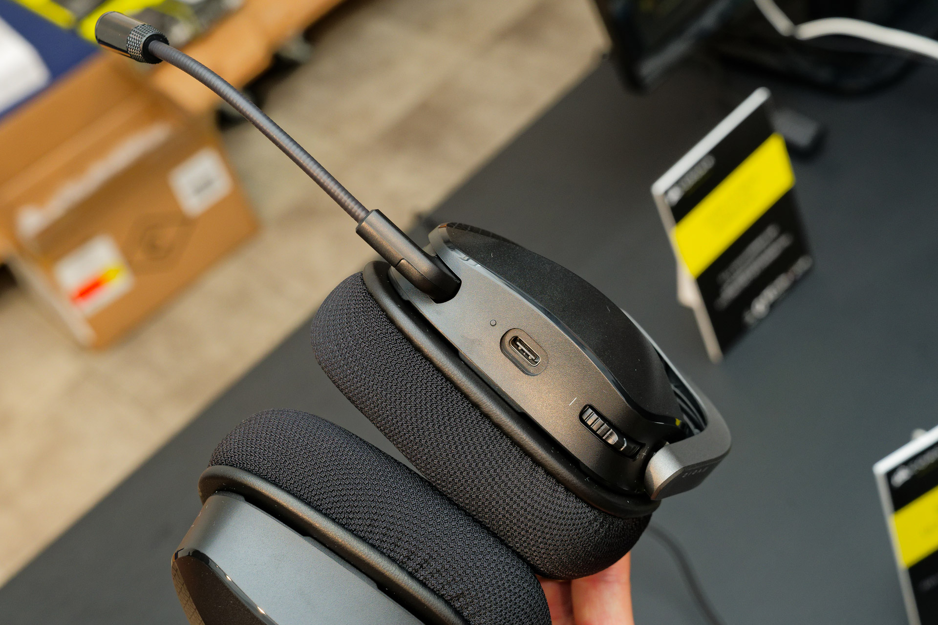 充電などに利用するUSB Type-C端子