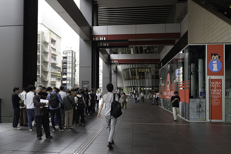 入場待ちの長蛇の列