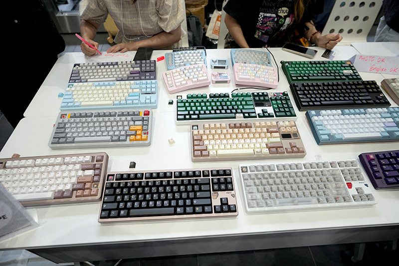 幅広いラインナップが揃ったOWLAB/QWERTYKEYS/NEOブース