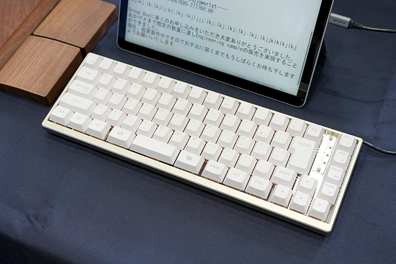 Libertouchブースは抽選販売されたES品を展示。製品版の開発も進行中とのこと