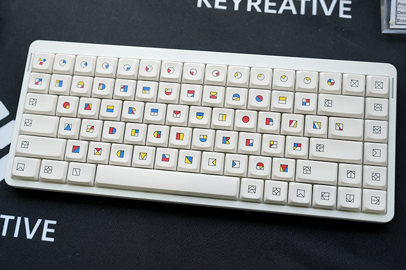 シンプルかつ個性的なデザインのキーキャップが並ぶKeyreativeブース