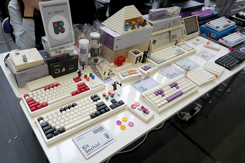 レゴブロック互換の組み立て式キーボードを展開するKBDCraftブース