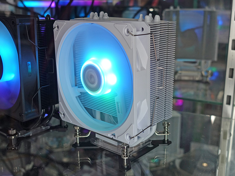 「MAG COREFROZR AA13 WHITE」