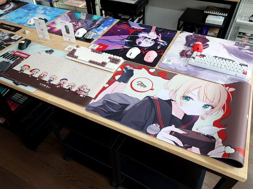 しぐれうい×ふもコレ」コラボアイテムの予約受け付け中