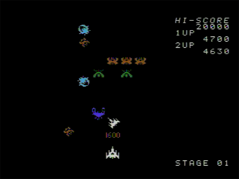 単機で飛んでくるギャラガーは、一定ラインまで降りてくるとトラクタービームを照射します。これに触れると、自機がさらわれて捕虜に。しかし、次に飛来したときに撃ち落とせば、ファイターを取り返せるだけでなくドッキングして2倍の攻撃力になりました。横幅が広がる分、当たり判定も大きくなる諸刃の剣ですが。