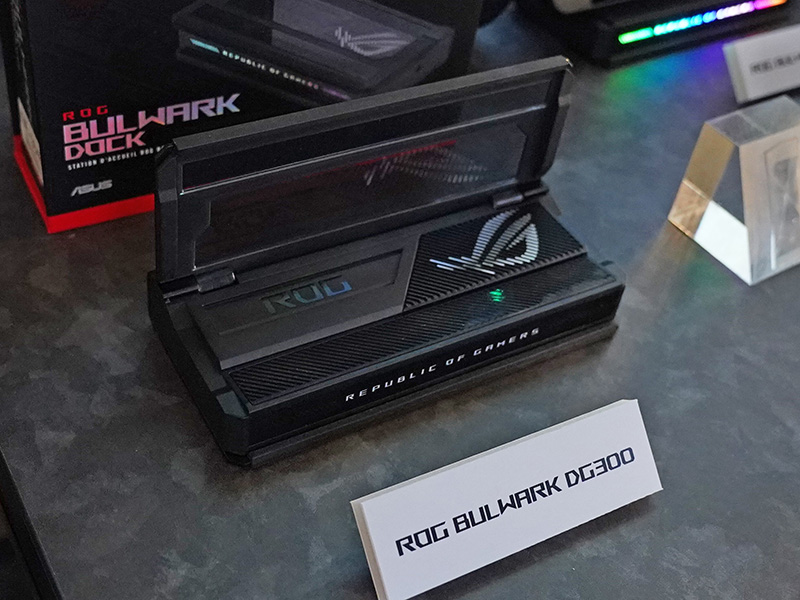 「ROG Bulwark Dock DG300」