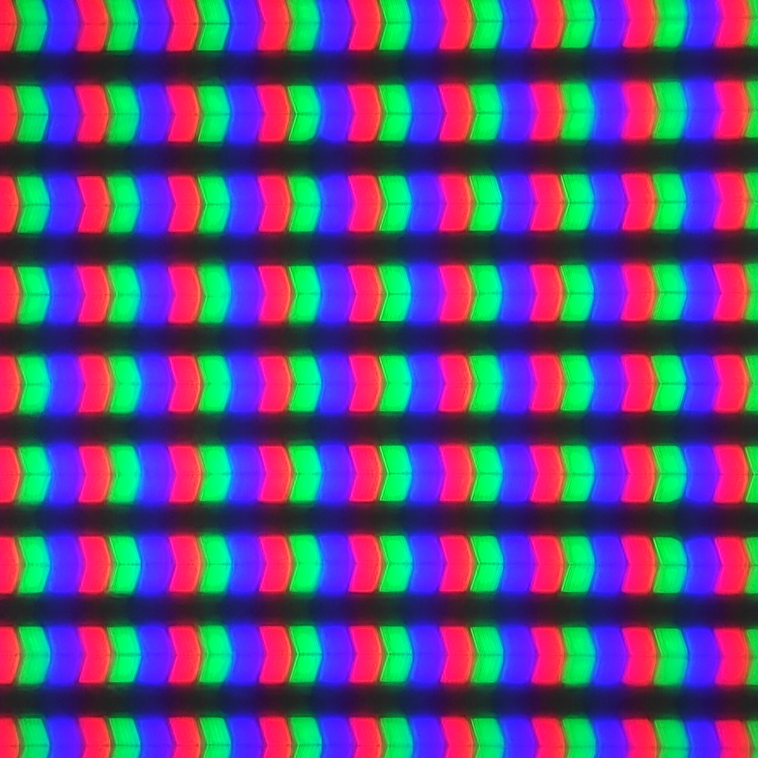 60倍の電子顕微鏡での撮影。RGBストライプ配列でIPSパネル特有のくの字型になっている