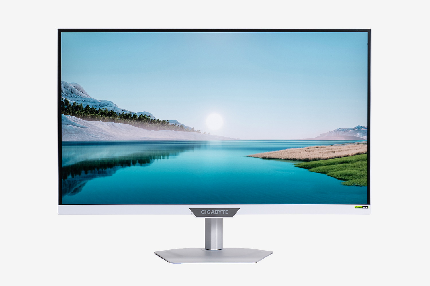 27型4K解像度のIPSパネルを搭載。DCI-P3カバー率95％、sRGBカバー率125％と色の再現力は高い