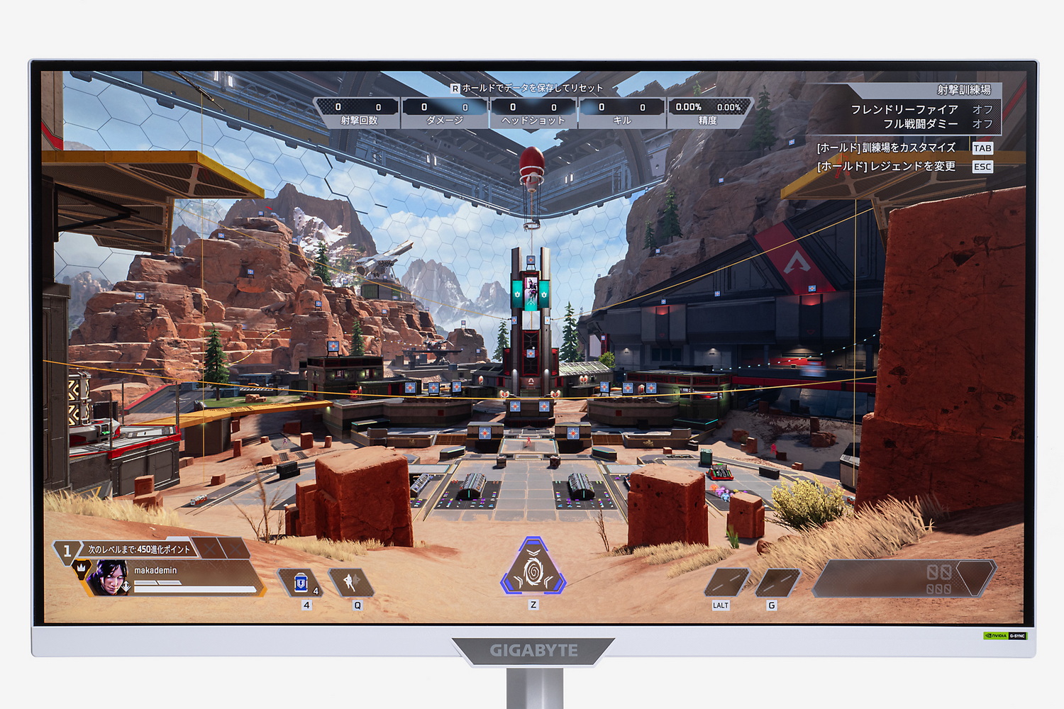 27型全画面＆高解像度表示による美麗映像のモード(写真左、映像は4K解像度表示)と、24型表示で高速表示と全体把握を優先したモード(同右、映像はフルHD解像度表示)の“デュアルモード”をワンタッチで切り替えられるのが今回紹介する2製品の共通の特徴