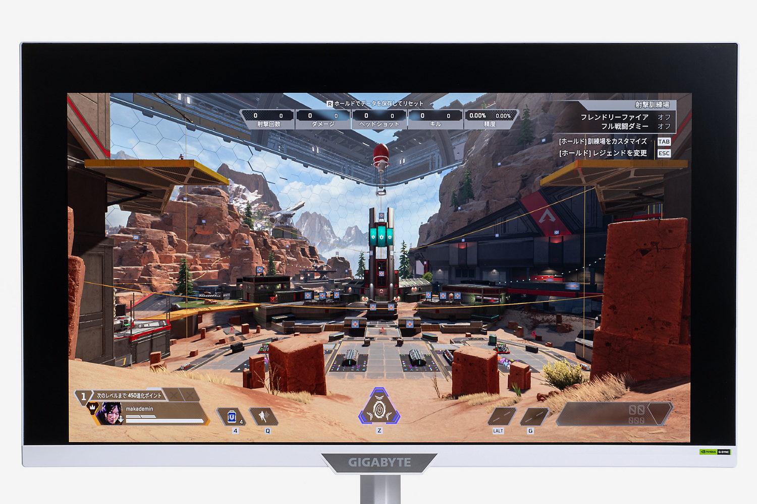 27型全画面＆高解像度表示による美麗映像のモード(写真左、映像は4K解像度表示)と、24型表示で高速表示と全体把握を優先したモード(同右、映像はフルHD解像度表示)の“デュアルモード”をワンタッチで切り替えられるのが今回紹介する2製品の共通の特徴