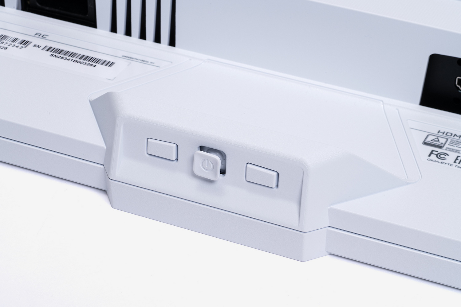 OSDメニューの呼び出しや操作を行うためのスティックの右側にあるのが「Tactical Switch」。本体下部に備えている