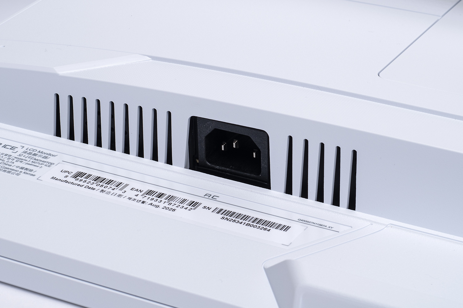 電源は内蔵型なのでケーブルをスッキリしやすい