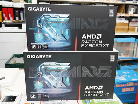 白い3連ファンクーラーを搭載したRadeon RX 9070 XT/RX 9060 XTが