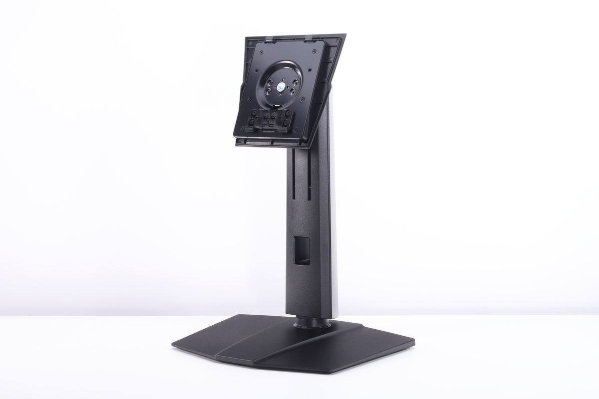 付属のモニタースタンド。ケーブルを通す配線穴が設けられている