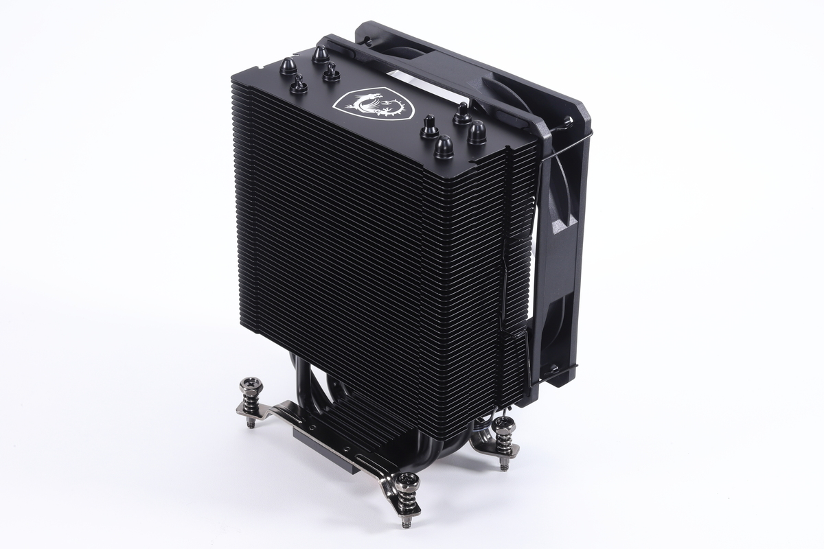 120mmファンを採用する薄型の空冷サイドフロー