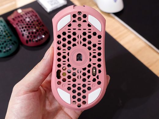 Finalmouseの軽量ゲーミングマウス「UltralightX」に新色“Sakura”登場