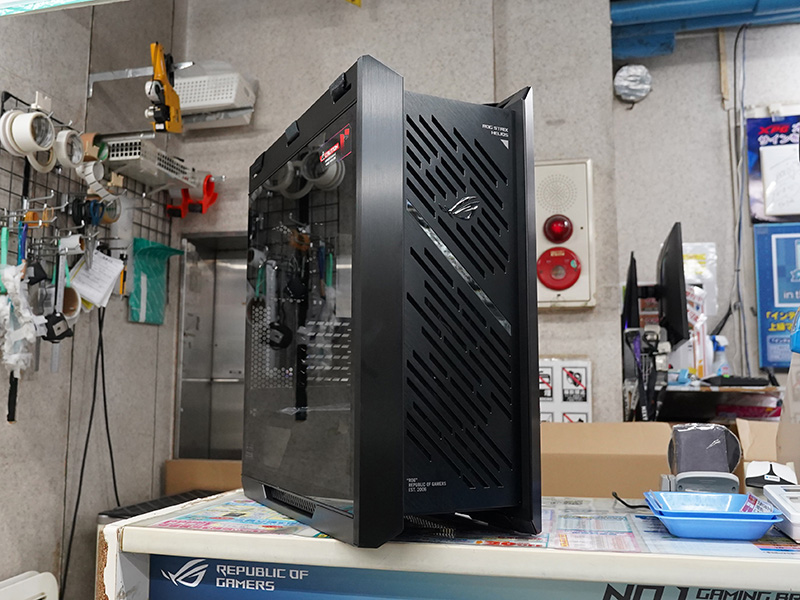 「ROG Strix Helios II」