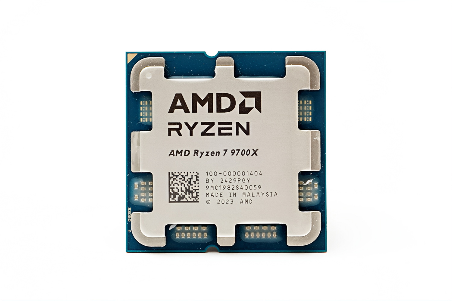 Ryzen 7 9700X。さらなるパフォーマンスアップを狙ったTDP 105W設定を可能にするマザーボードのファームウェアが配布されている。今回のようなテストをするには、TDP 65Wの9700Xでは負荷が少々足りず、9800X3D以上のCPUだとTDP 120Wかそれ以上になるためちょっと重すぎる、ということで105W設定を使用した