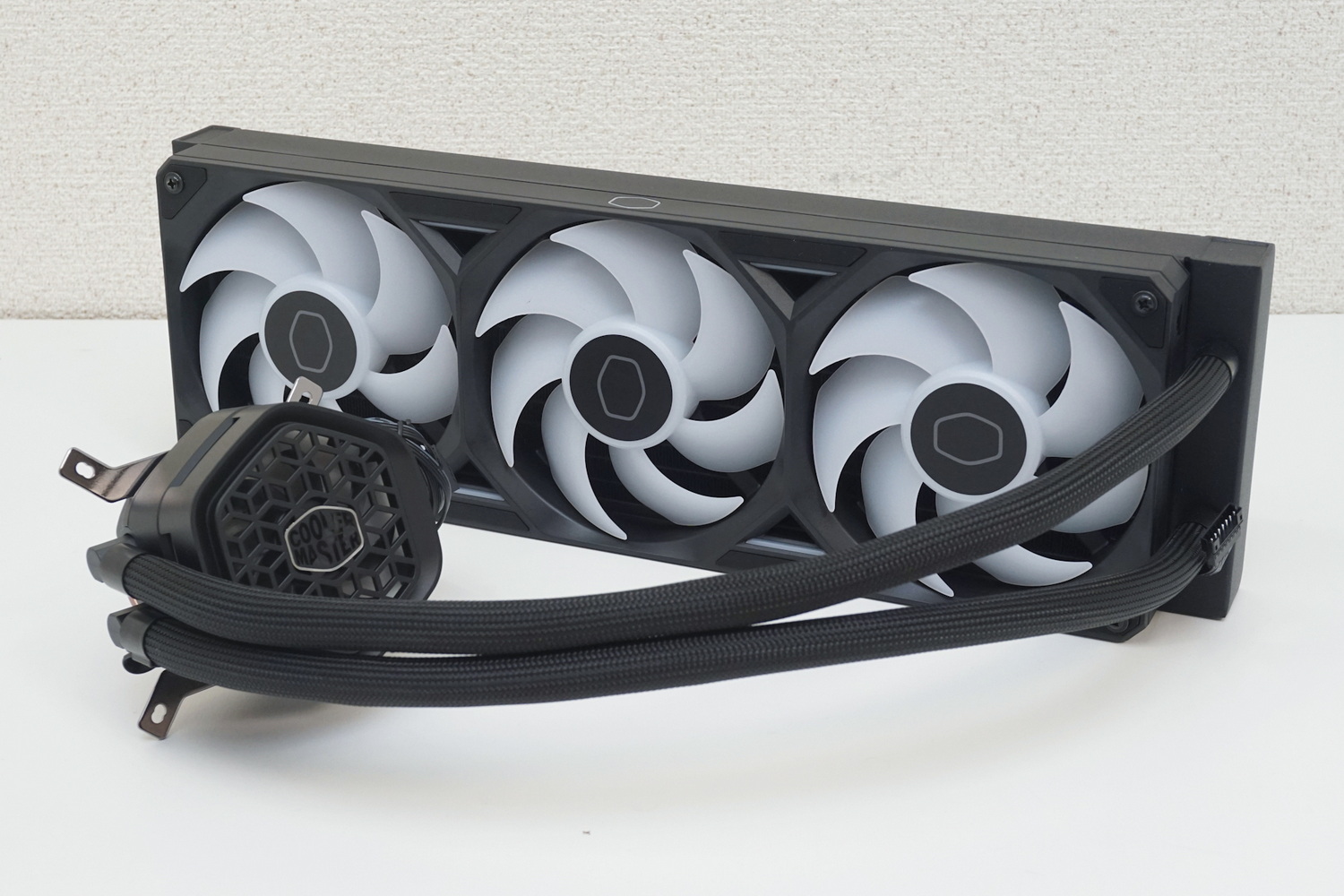 36cmのラジエーターを備えるMasterLiquid 360 Atmos II VRM Fan