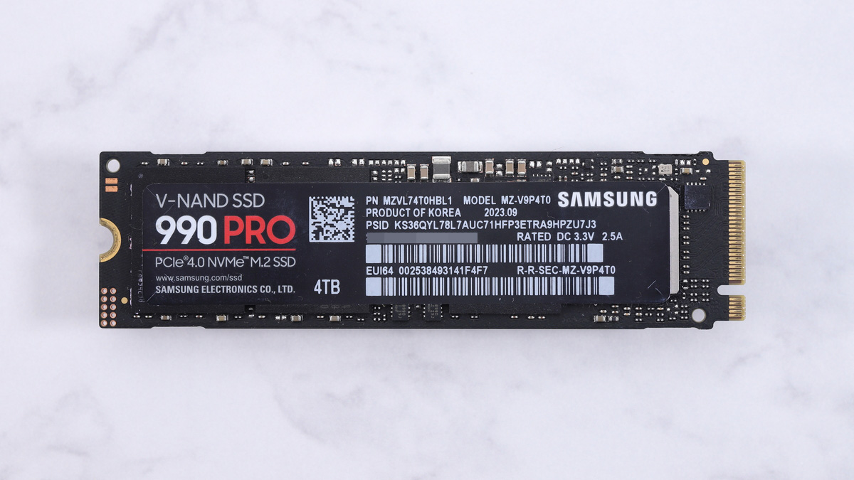 外付けSSDとのファイル転送テストに用いるSamsung 990 PRO(4TB)