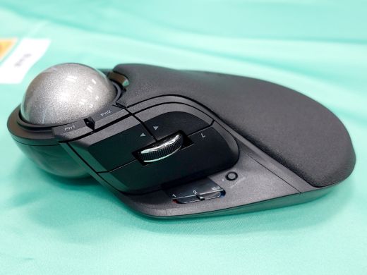 エレコムからベアリング支持式トラックボールの新モデル「HUGE PLUS