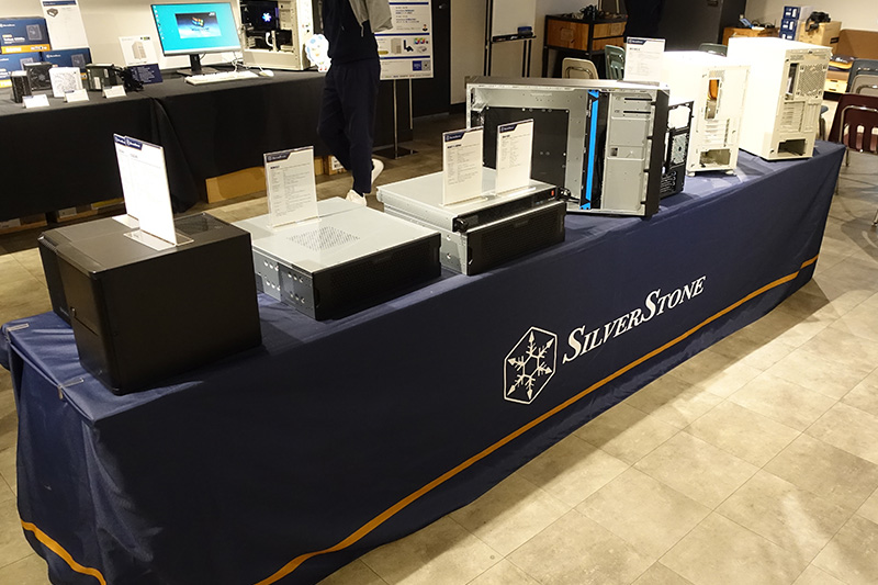 会場にはサーバー向け製品や周辺機器なども展示された