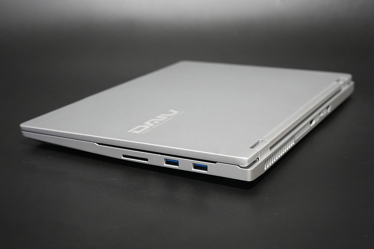 本体の厚みは19.5mm