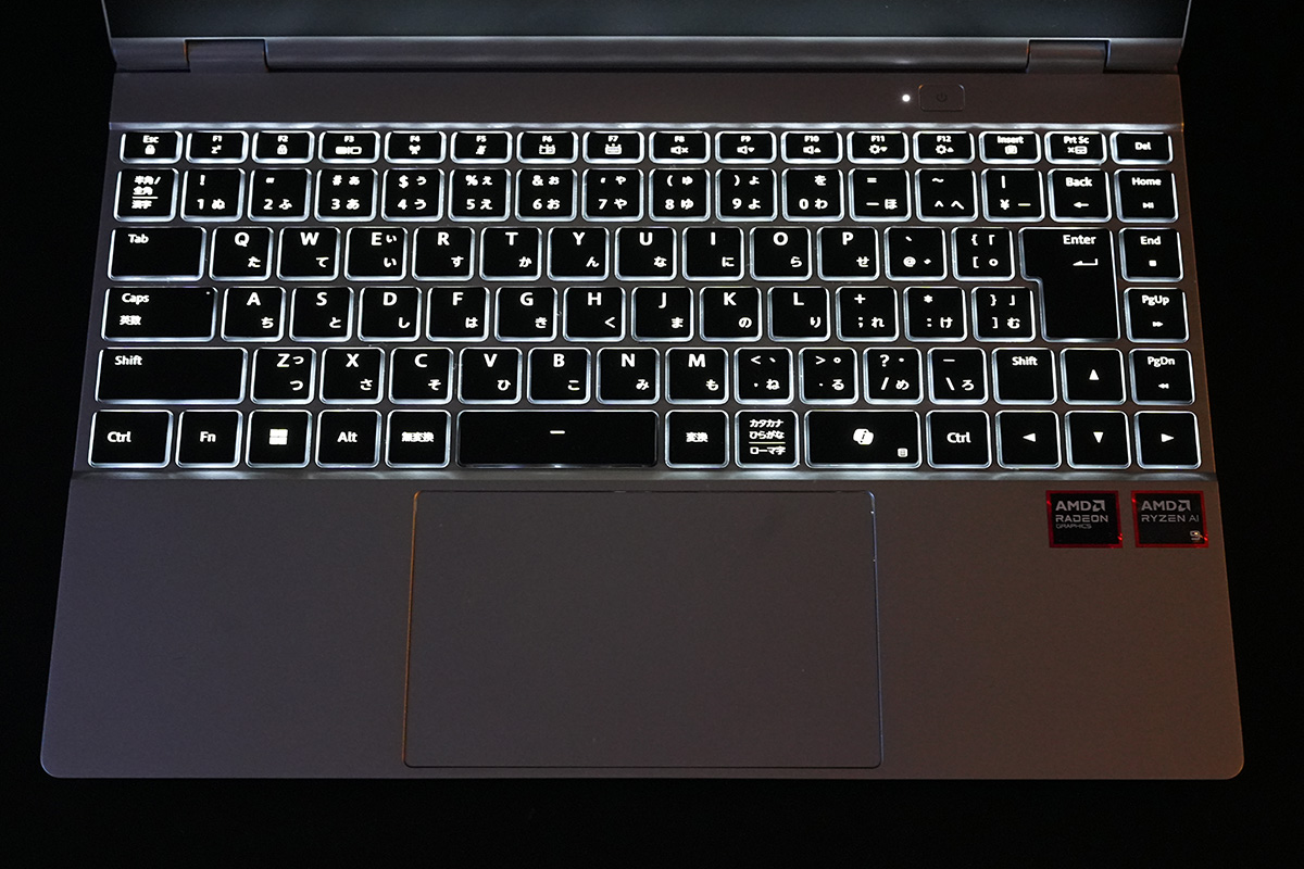 ホワイトのキーバックライト付き