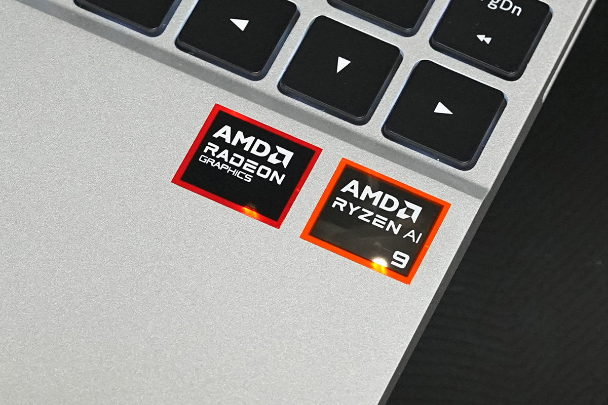 AMD Ryzen AI 9 365 プロセッサを採用、内蔵GPUはRadeon 880M