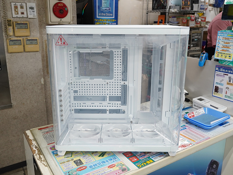 「AIR 5400 RS-R ARGB Tempered Glass White」