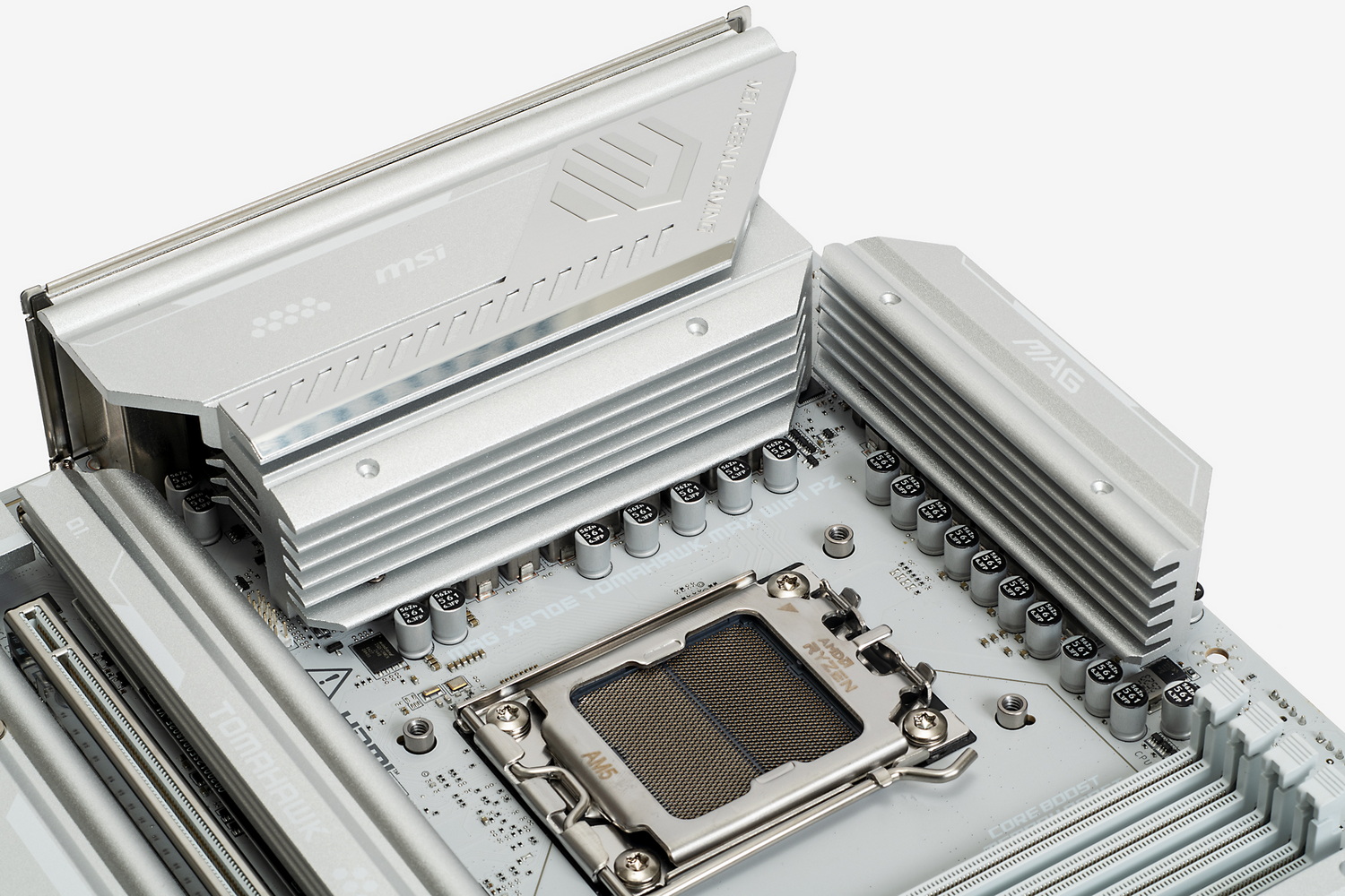 電源回路は14+2+1フェーズ。CPU用の14フェーズには80A出力に対応したSmart Power Stageが組み合わされている