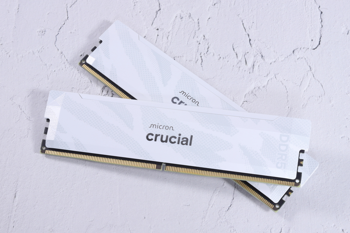 Crucial Pro DDR5-6400 CL32 32GB Kitのホワイトモデル「CP2K16G64C32U5W」